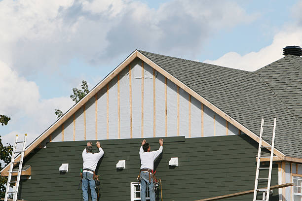Professional Siding technician working in Piscataway, NJ